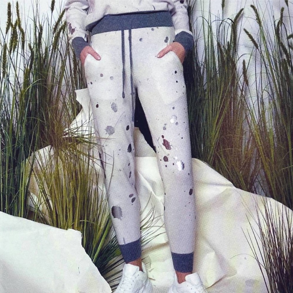 NWT BRODIE CASHMERE Splatter Foil Cashmere Joggers Silver White Pants Knit XS - Picture 2 of 13